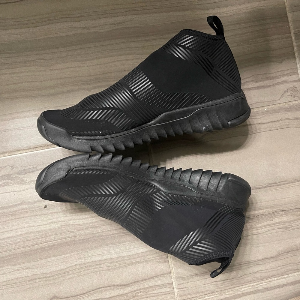 Black ASOS runner size 12